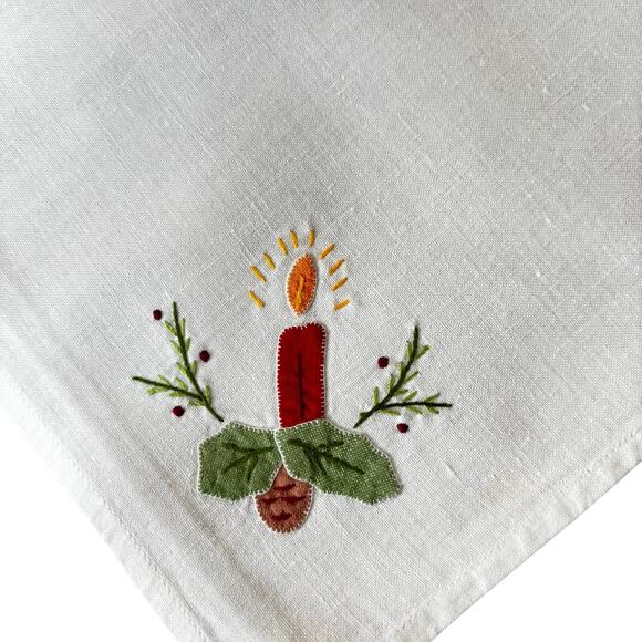 White cotton Christmas holiday tablecloth appliqué & 6 matching napkins flaws - Picture 10 of 11